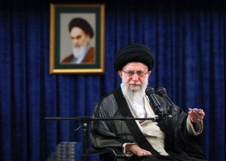 امام خامنه‌ای: نماز جمعه فریضه صد در صد استثنایی است