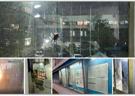 حمله به روزنامه کیهان و شعار علیه شریعتمداری | تصاویر ساختمان کیهان پس از حمله اغتشاشگران؛ رد گلوله!