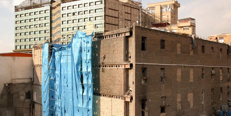 ساختمان خطرناک پاساژ آزاد تهران تخلیه شد؟