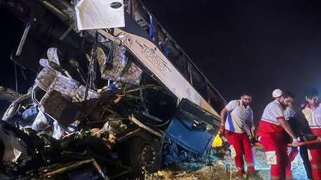 واژگونی اتوبوس اسکانیا با ۵۹ سرنشین در جاده بروجرد به اراک/ ۵۷ نفر مصدوم شدند، ۲ نفر جان‌باختند