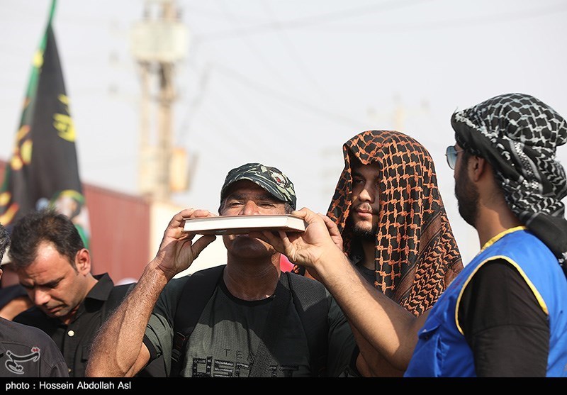 استقبال بی‌نظیر عراقی‌ها از حضور گسترده راهپیمایان در نجف